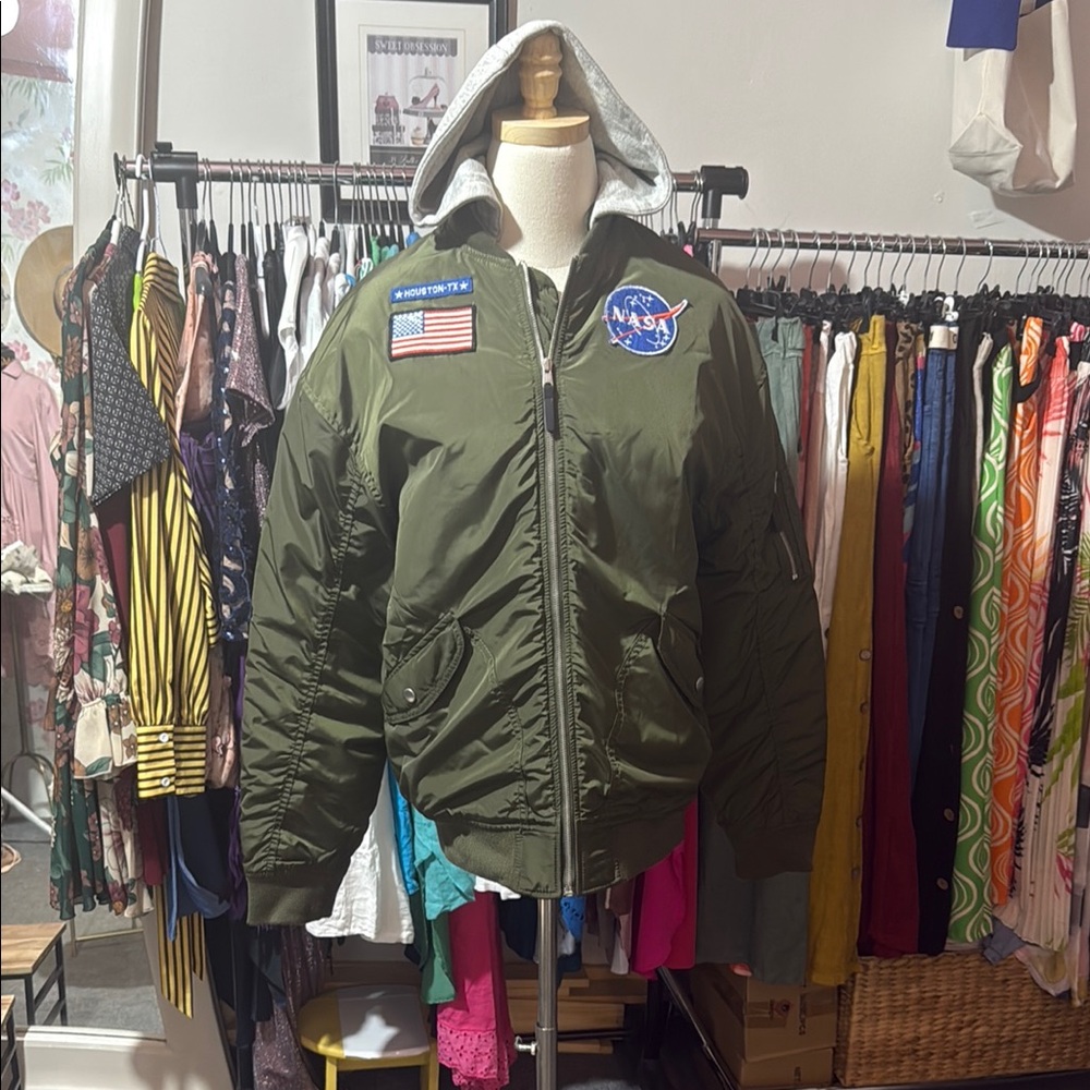 Olive Green Puffer Jacket with Ribbed Collar and Relaxed Fit